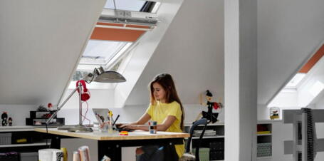 Schreibtisch unter Dachfenster für optimale Lernatmosphäre im Kinderzimmer | VELUX Magazin