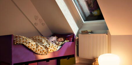 Kinderbett unter einer Dachschräge  | VELUX Magazin