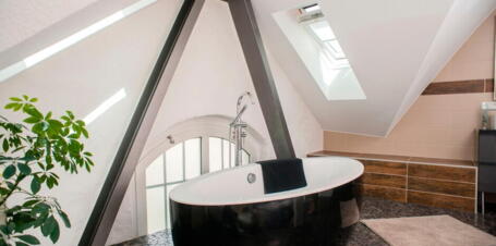 Spitzboden mit Badewanne | VELUX Magazin