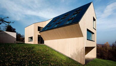Modernes VELUX Sunlighthouse mit vielen Dachfenstern | VELUX Magazin