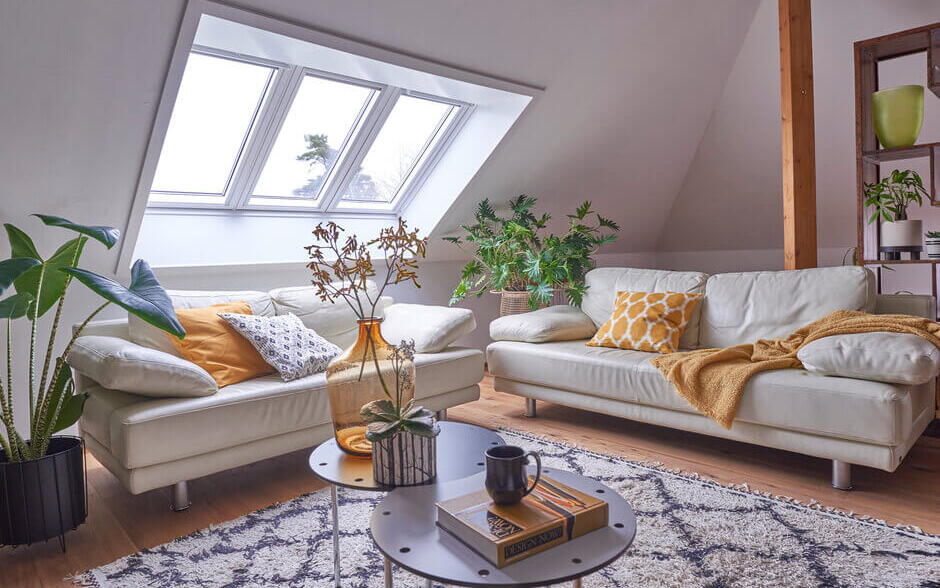 Mit Dachfenstern renoviertes Wohnzimmer - Velux Magazin